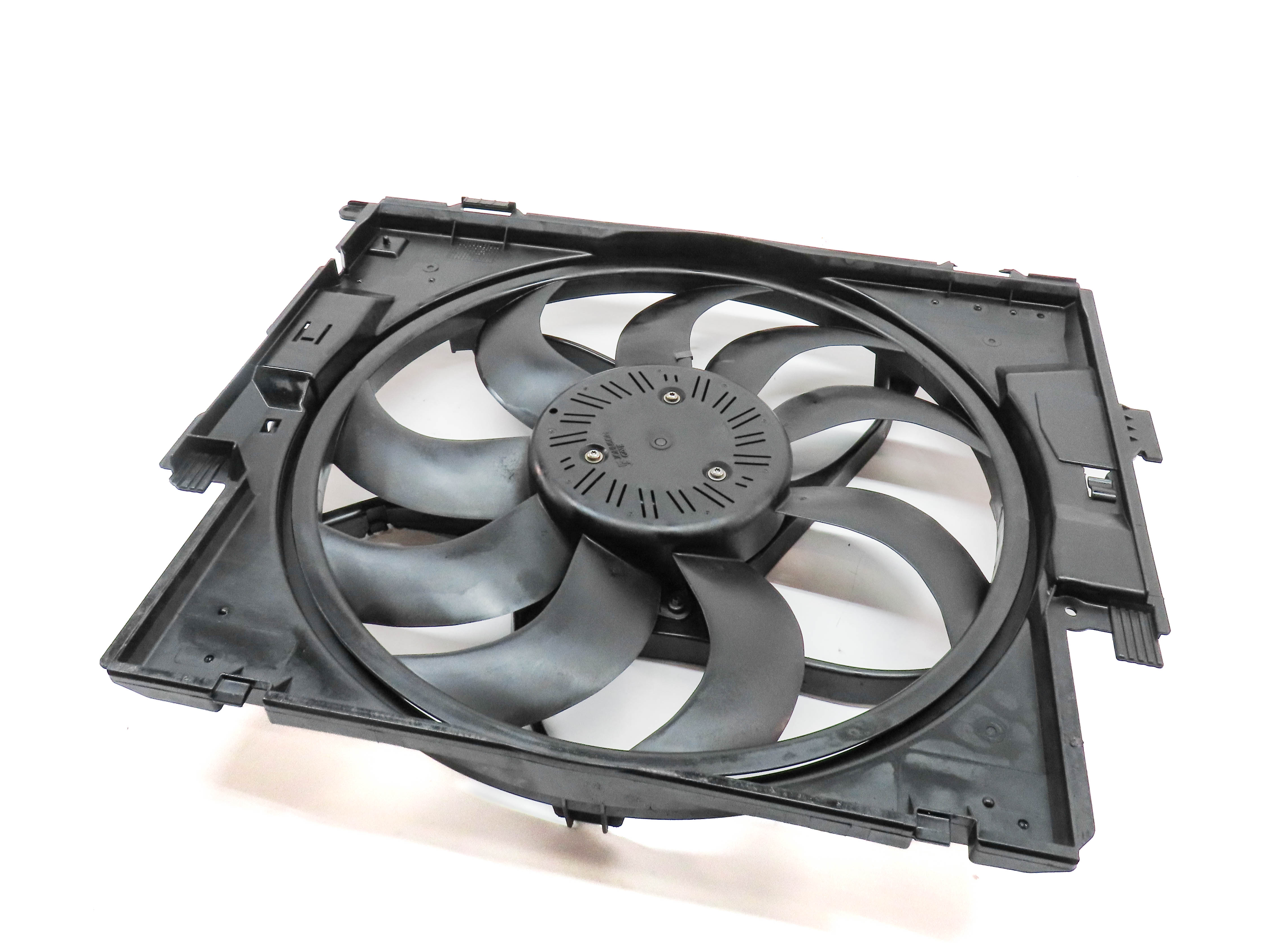 12-16 BMW 2 3 4 SERIES (F22 F30 F31 F32) RADIATOR ELECTRIC COOLING FAN w/ SHROUD — exact item pictured
